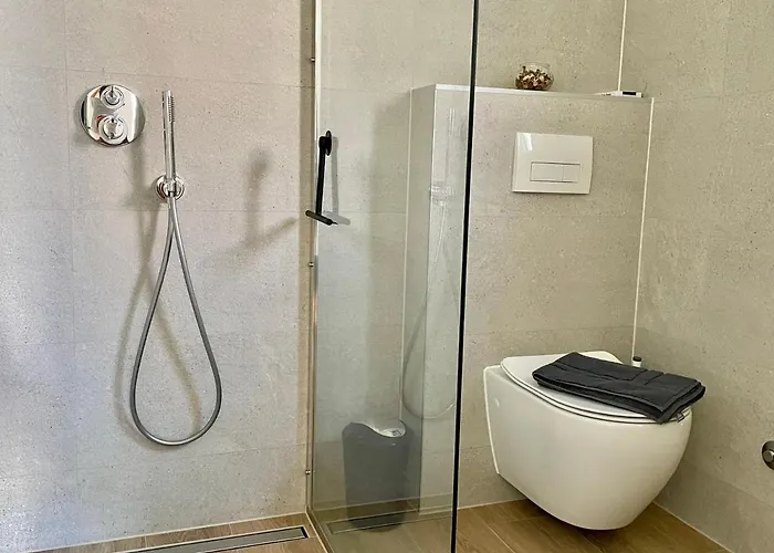 Artatore24 - Modern And Stylish شقة مالي لوشينغْ